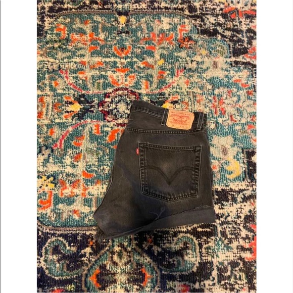 Vintage Levi’s shorts 🌿 - Picture 2 of 2